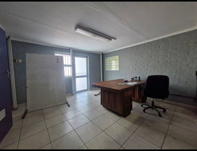 310M² WAREHOUSE TO LET IN OKAVANGO PARK